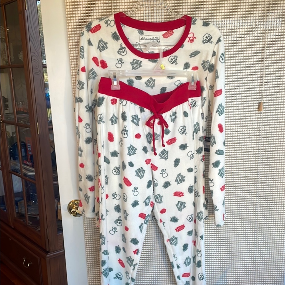 NWT! Eddie Bauer Pajamas - White with Red and Green Print